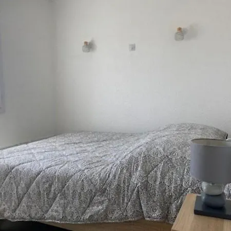 T2 Pour 4 Personnes Avec Piscine 4euro213 With Swimming Pool Apartment